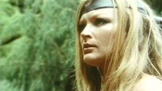 Мужчина трахается с амазонками