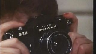 Зрелка оказала секс-услуги строителям