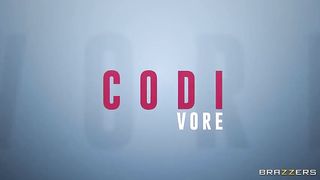 Девушка в душе трахнулась с разносчиком посылок в присутствии слепого муженька